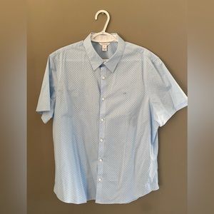 Mens Calvin Klein Mens Short Sleeve Dress Shirt. Size Large